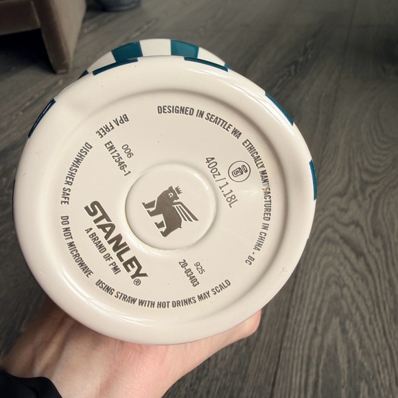 Stanley Quencher H2.0 FlowState 40 oz Tumbler in Emerald Cabana Gloss - Picture 7 of 8